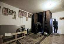 Контрабандисти зробили в шафі вхід у підземний тунель (9 фото)