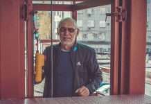 Челябінський пенсіонер побудував ліфт для онуків-інвалідів (6 фото)