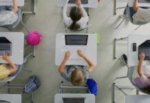 Цифрове Самообман: Чому Нейронаука Закликає Переглянути Технології в Освіта