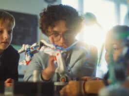 Школы, Создающие Реальные Карьеры: За Пределами Традиционного Образования