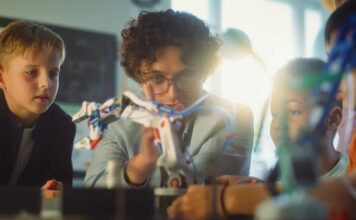 Школы, Создающие Реальные Карьеры: За Пределами Традиционного Образования