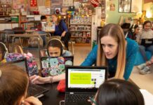 Schermen op scholen heroverwegen: een groeiende beweging om de afhankelijkheid van apparaten te beteugelen