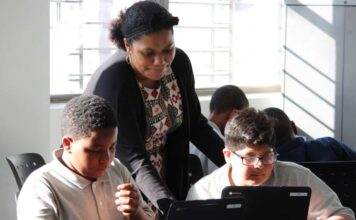 Більш ніж просто оцінка: чому ІІ повинен навчитися мислити як вчитель, щоб виправити математичну освіту