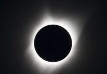 Погляд за межі Землі: екіпаж місії NASA «Artemis II» став свідком унікального місячного сонячного затемнення