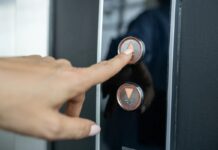 Математики з’ясували, чому чекати на ліфт потрібно вічно