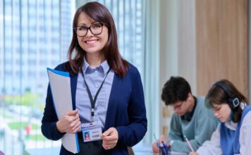 Розвиток вашої педагогічної кар’єри: посібник з найкращих онлайн-магістерських програм