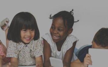Reduzierung der Bildschirmzeit für Kinder im Vorschulalter: Warum praktisches Lernen für die frühe Bildung wichtig ist
