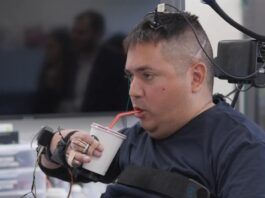 Un doppio bypass consente a un uomo di sentire di nuovo il suo cane